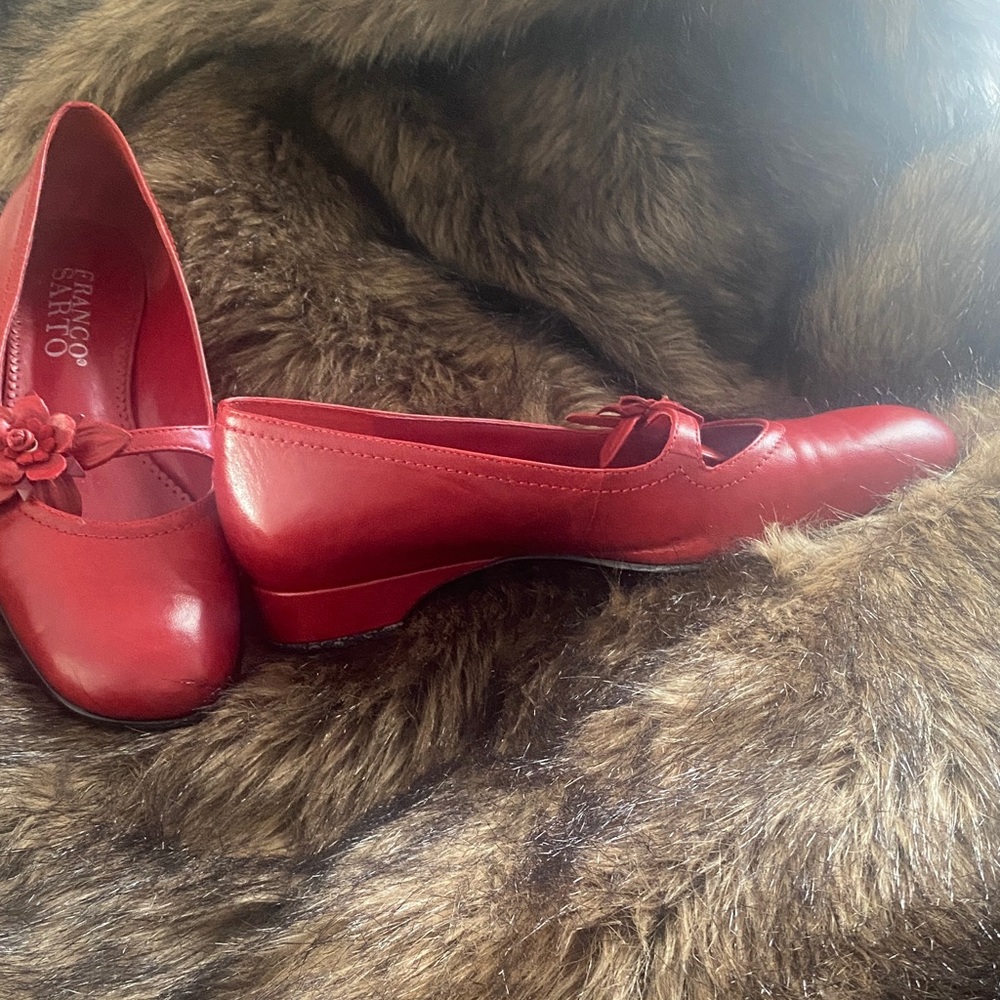 Franco Sarto Red Floral Accent Flats - Picture 3 of 6